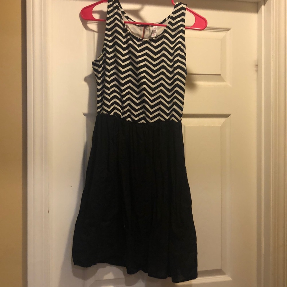 Adorable Xhilaration size Medium sun dress